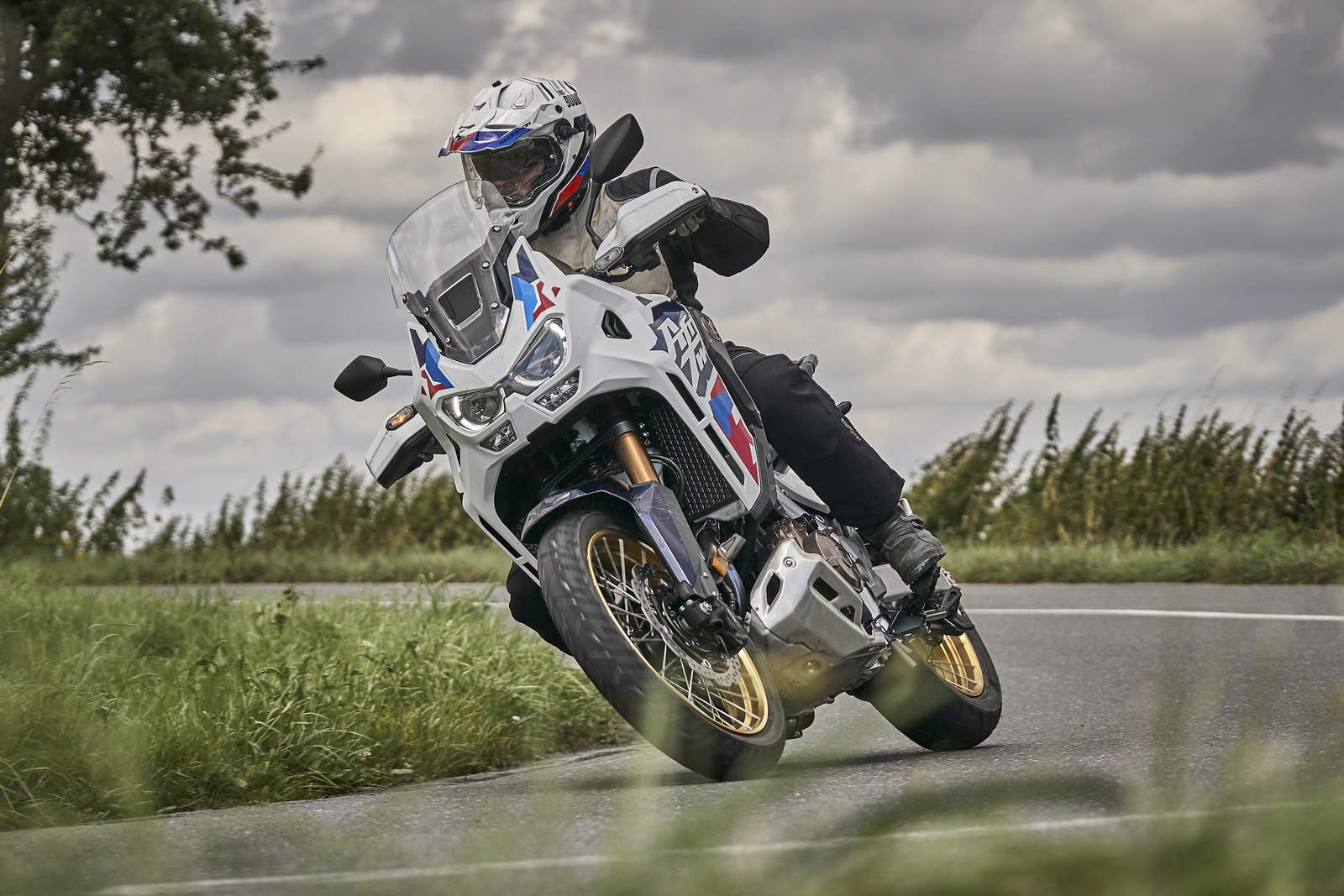 Honda Africa Twin CRF 1100 vs Moto Guzzi Stelvio